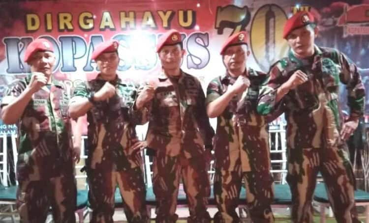 Salam, para anggota Kopassus wilayah Pandeglang usai gelar doa bersama. (ISTIMEWA)
