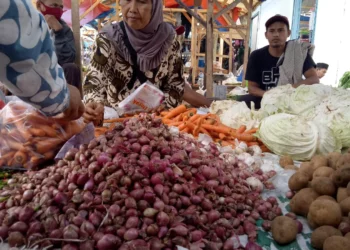 Sejumlah pedagang menjajakan dagangannya di salah satu pasar di Kabupaten Serang, Senin (9/5/2022).(ISTIMEWA)