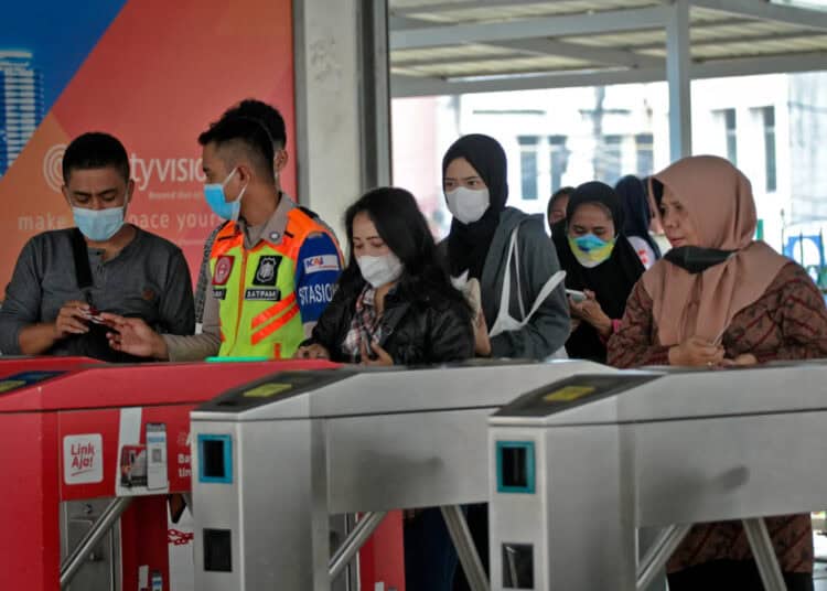 Foto Pelonggaran Kapasitas Penumpang KRL Jabodetabek