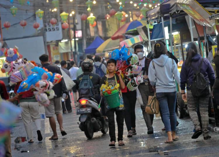 Foto Pelonggaran Kebijakan Bebas Masker di Area Terbuka