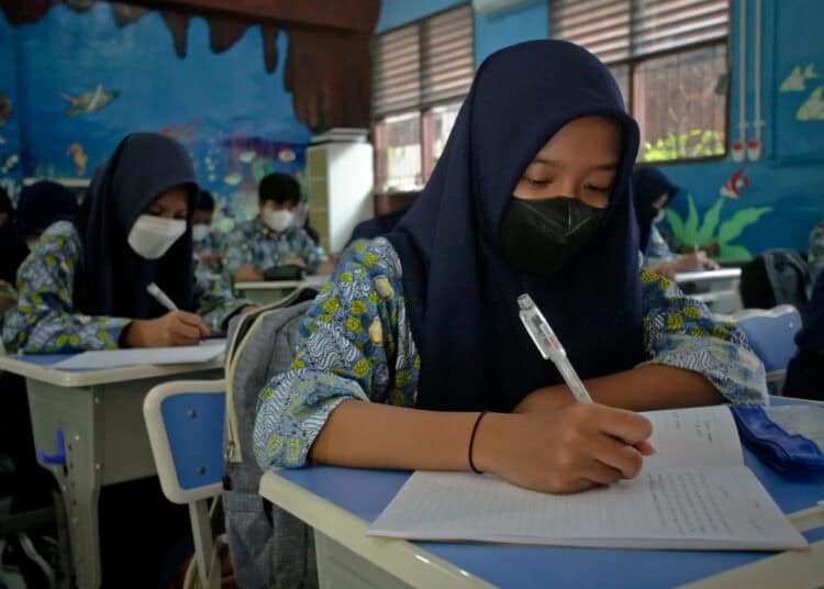 Foto Hari Pertama Sekolah di Kota Tangerang Usai Libur Lebaran