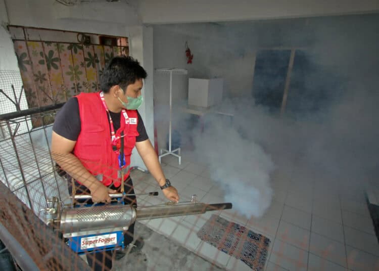 Foto Pengasapan Cegah DBD di Pemukiman Warga
