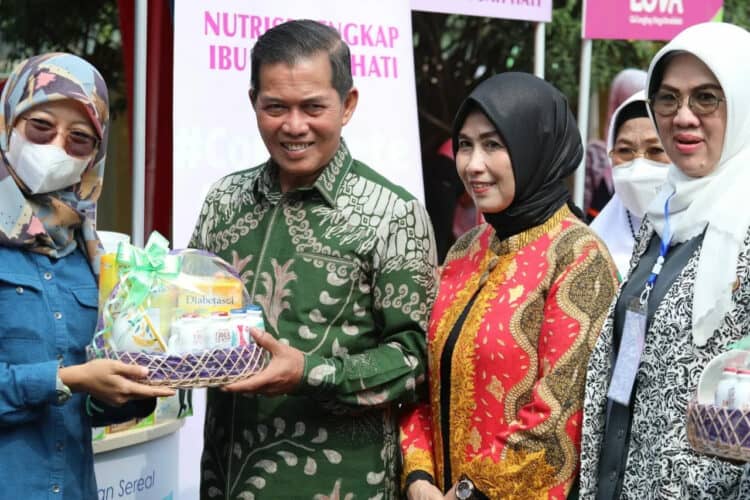 Wali Kota Serang Syafrudin, saat menghadiri kegiatan Perayaan HUT IBI ke-71 Tahun yang digelar di Lapangan Kelurahan Curug, Sabtu (11/6). (ISTIMEWA)