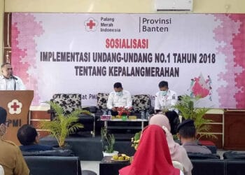 Wakil Ketua PMI Provinsi Banten, Zaenudin, menyampaikan sambutan pada kegiatan sosialisasi tentang kepalangmerahan. (ISTIMEWA)