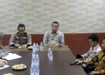 Ketua dan komisioner KPU Pandeglang, sedang berkoordinasi dengan Kapolres Pandeglang, di Mapolres setempat, beberapa waktu lalu. (ISTIMEWA)