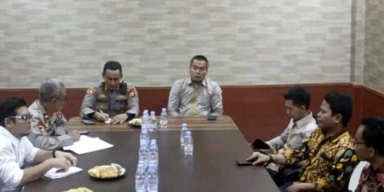 Ketua dan komisioner KPU Pandeglang, sedang berkoordinasi dengan Kapolres Pandeglang, di Mapolres setempat, beberapa waktu lalu. (ISTIMEWA)