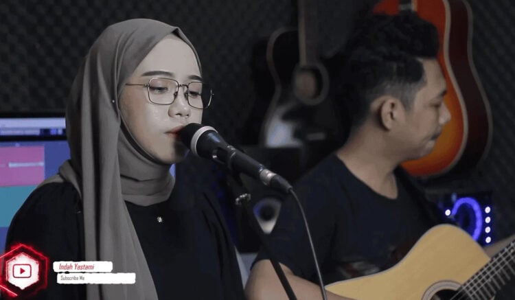 Lirik Lagu Penantian - Indah Yastami (Live Cover)