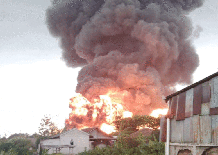 Pabrik Tiner di Curug Terbakar, Terdengar Ledakan