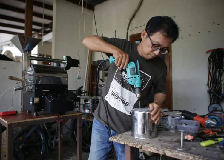 Foto Pembuatan Mesin Sangrai Kopi Karya Warga Tangerang