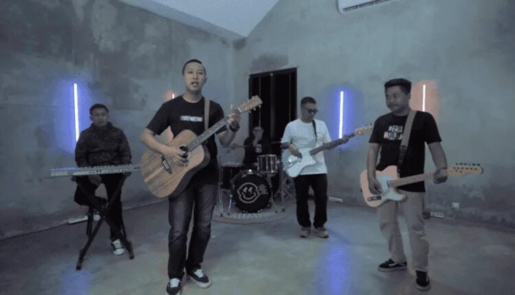 Lirik Lagu Klebus - NgatmoMbilung
