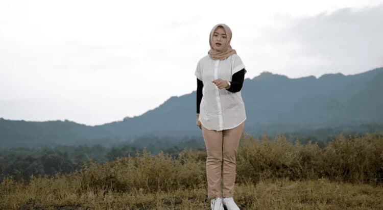 Lirik Lagu Nyambangi Ati - Woro Widowati