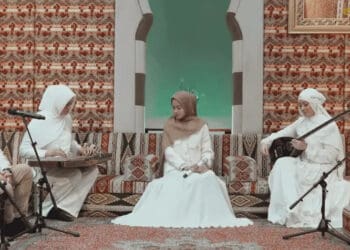 Lirik Sholawat Shollallahu ala Thoha - ESBEYE