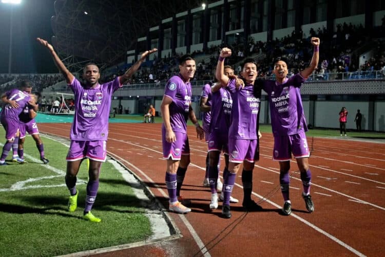 Persita Lumat Persik Kediri di Laga Perdana