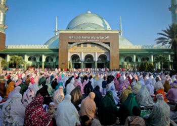 Foto Suasana Salat Idul Adha di Masjid Raya Al-Azhom Kota Tangerang