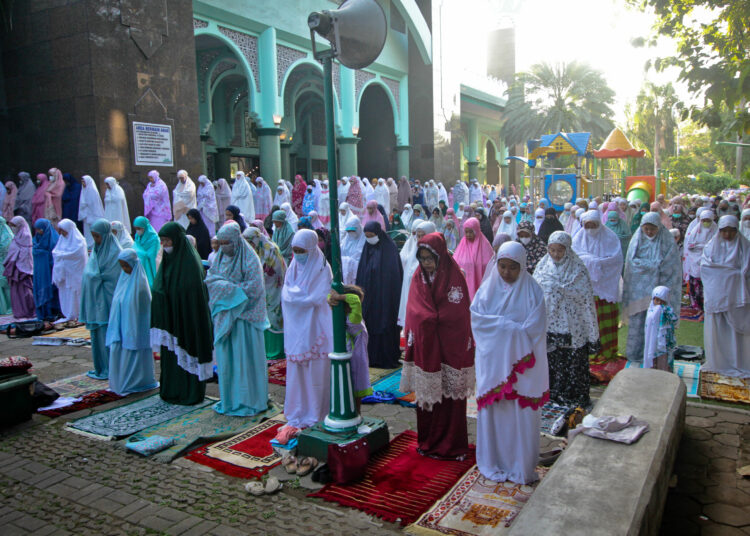 Foto Suasana Salat Idul Adha di Masjid Raya Al-Azhom Kota Tangerang