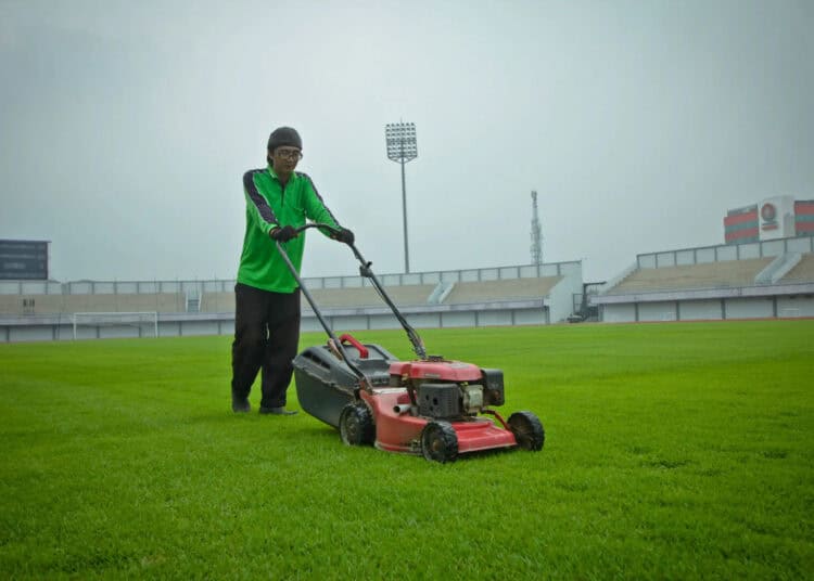 Foto Perawatan Rumput Stadion Indomilk Arena Jelang Liga 1