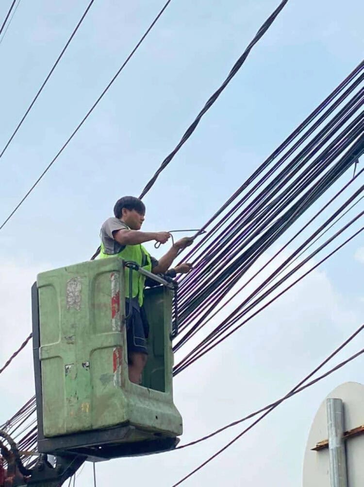 DSDABMBK Tangsel Putus 12 Kabel Fiber Optik di Pondok Aren