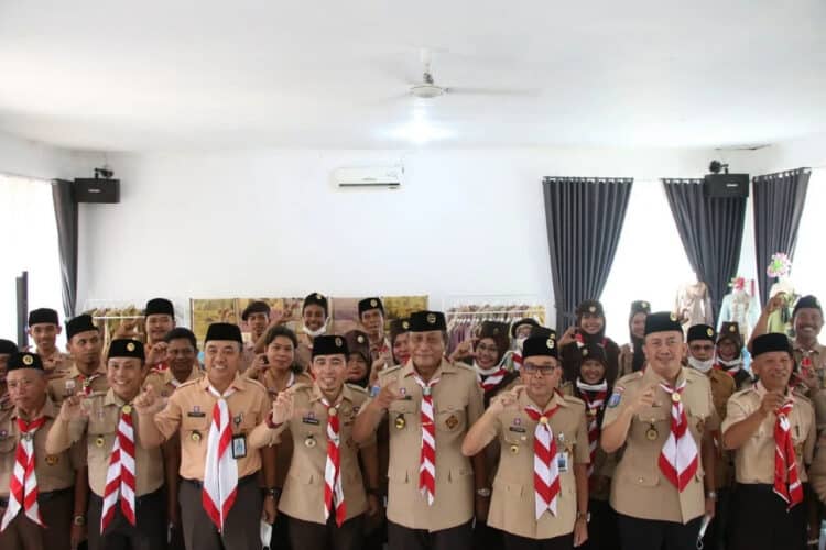 Wabup Serang Pandji Tirtayasa, berfoto bersama dengan para pengurus Pramuka Kwarcab Kabupaten Serang, Rabu (3/8/2022). (ISTIMEWA)