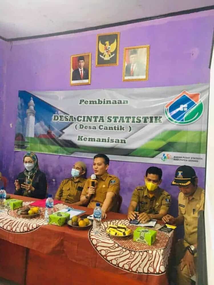 Petugas BPS melakukan pembinaan terhadap masyarakat, tentang Desa Cinta Statistik, Rabu (10/8/2022). (ISTIMEWA)