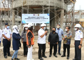 Anggota Komisi V DPR RI, meninjau proyek revitalisasi terminal  Pakupatan, Serang. (ISTIMEWA)