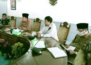 Asda I Pemkab Serang, menggelar rapat koordinasi terkait persoalan lahan terdampak tol milik warga yang belum dibayar. (ISTIMEWA)