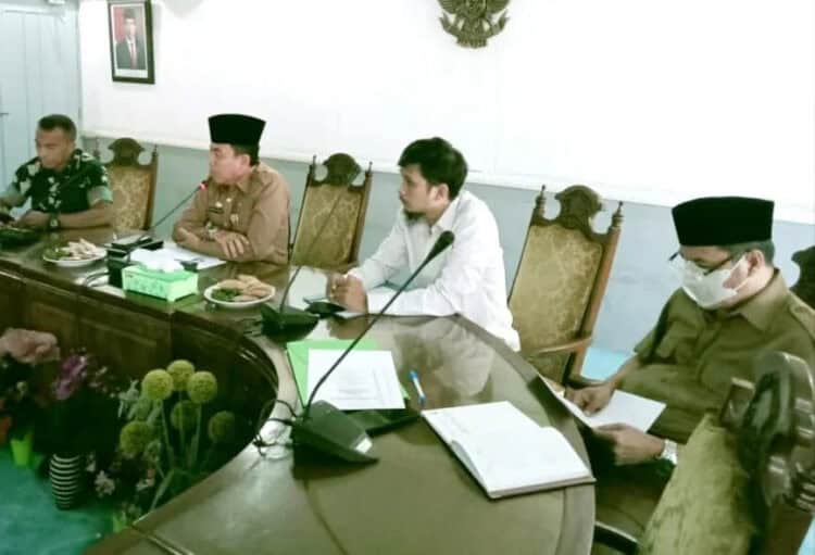 Asda I Pemkab Serang, menggelar rapat koordinasi terkait persoalan lahan terdampak tol milik warga yang belum dibayar. (ISTIMEWA)