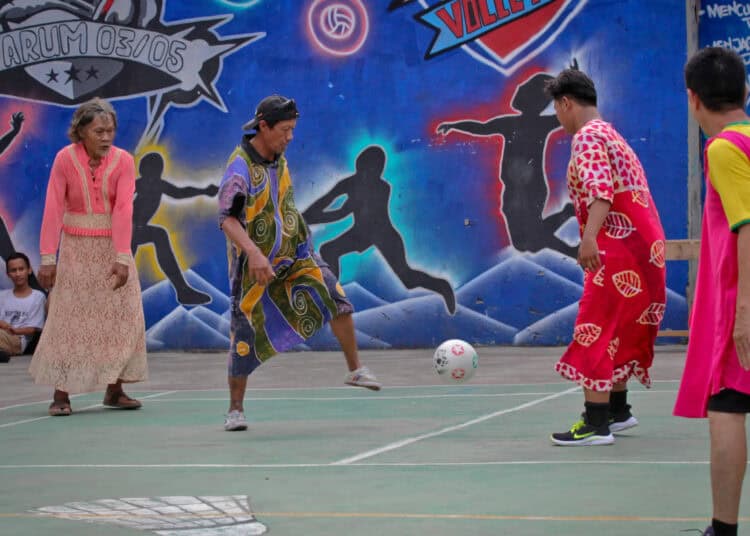 Foto Serunya Lomba Bola Daster HUT RI di Karawaci