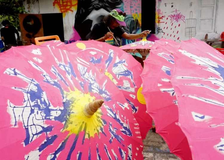 Foto Seni Lukis Payung Tradisional di Kota Tangerang