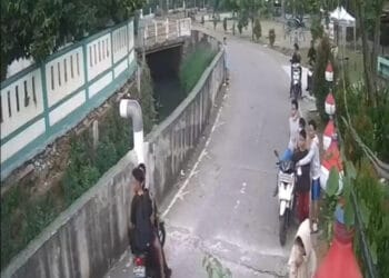 Aksi Tawuran Pelajar di Bumi Pamulang Indah Terekam CCTV