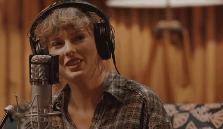 Lirik Lagu Agust - Taylor Swift