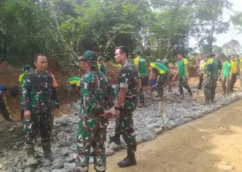 TMMD Ke-114 Lebak, Jalan Desa Cileles-Jayasari Masuki Tahap Pengerasan