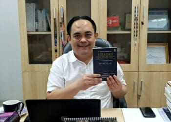 Dekan FEB Unis Tangerang Launching Buku "Strategi Marketing Mix Politik Dalam Pemenangan Pilkada"