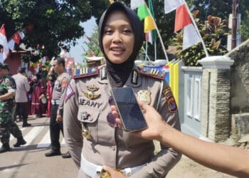 Kasat Lantas Polres Pandeglang, AKP Jeany Viadiniati sedang di wawancara wartawan, beberapa waktu lalu. (ISTIMEWA)
