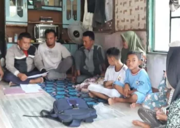 Salah satu keluarga di Mekarsari, Kecamatan Panimbang, Kabupaten Pandeglang, memilih menjadi transmigran di Kabupaten Luwu Timur, Sulawesi Selatan, sedang di data petugas. (ISTIMEWA)