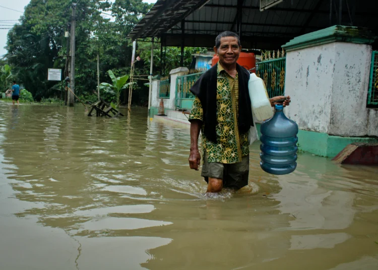 Foto Banjir Akibat Luapan Sungai Cipayaeun di Tigaraksa