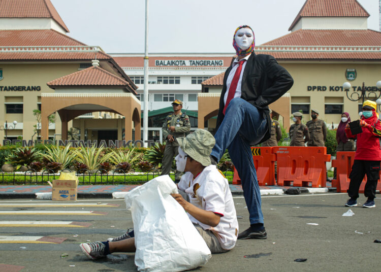 Foto Aksi Unjuk Rasa Tolak Kenaikan Harga BBM di Kota Tangerang