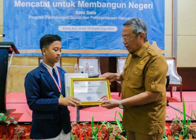 Pemkot Beri Penghargaan Siswa MTsN 1 Tangerang Selatan
