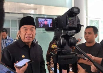 PJ Gubernur Banten Al Muktabar, beri keterangan kepada awak media, Kamis (8/9/2022). (LUTFI/SATELITNEWS.ID)