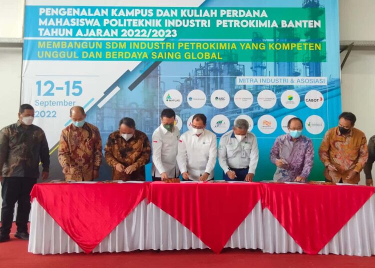 Pengenalan Kampus dan Kuliah Perdana mahasiswa politeknik industri Petrokimia Banten. (ISTIMEWA)