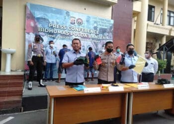 Polda Banten ekspos kasus penimbunan Solar di Sumur. (HERMAN SAPUTRA/SATELITNEWS.ID)