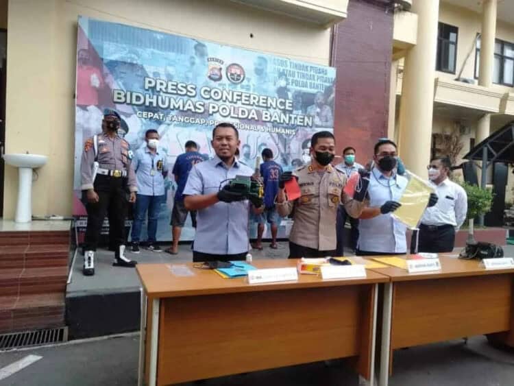 Polda Banten ekspos kasus penimbunan Solar di Sumur. (HERMAN SAPUTRA/SATELITNEWS.ID)