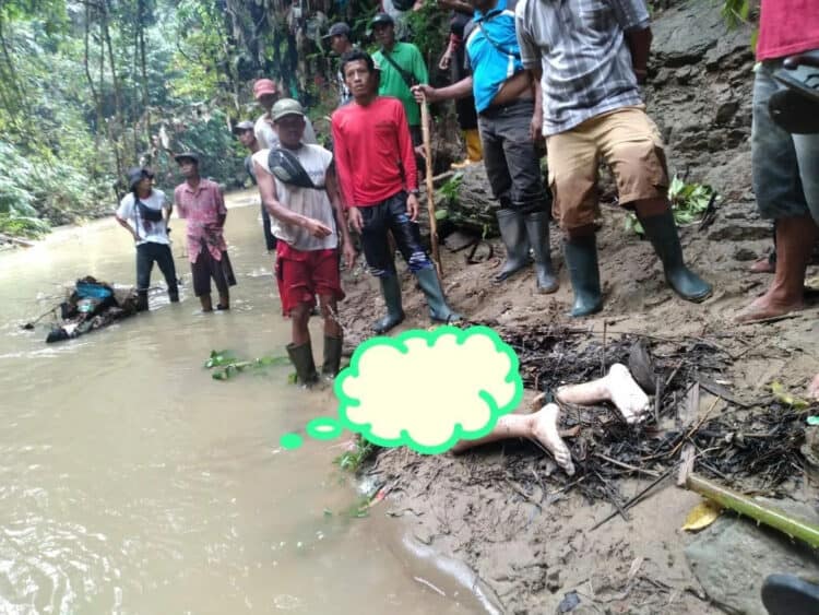 Sosok mayat ditemukan di bantaran Sungai Balengbeng, Kecamatan Cibaliung, Kabupaten Pandeglang, Minggu (18/9/2022). (ISTIMEWA)