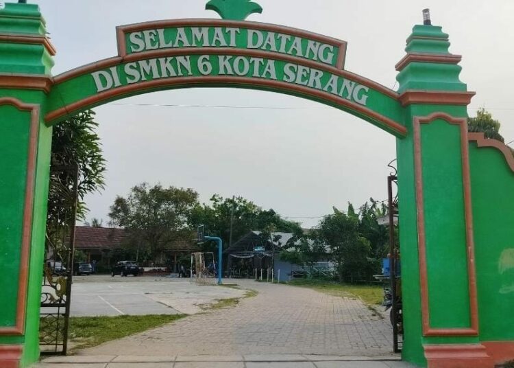 Gerbang SMKN 6 Kota Serang. (ISTIMEWA)