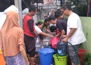 Kacau, Air Perumdam TB "Mati-Nyala", Warga Berebut Air Bersih