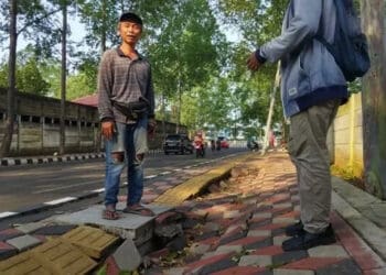 Duh..Belum Lama Diperbaiki, Trotoar di Sebagian Kawasan Puspemkot Tangerang Ambles