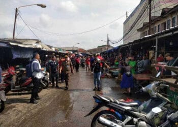 Lurah Ciputat Tertibkan PKL Penyerobot Jalan H Usman Pasar Ciputat