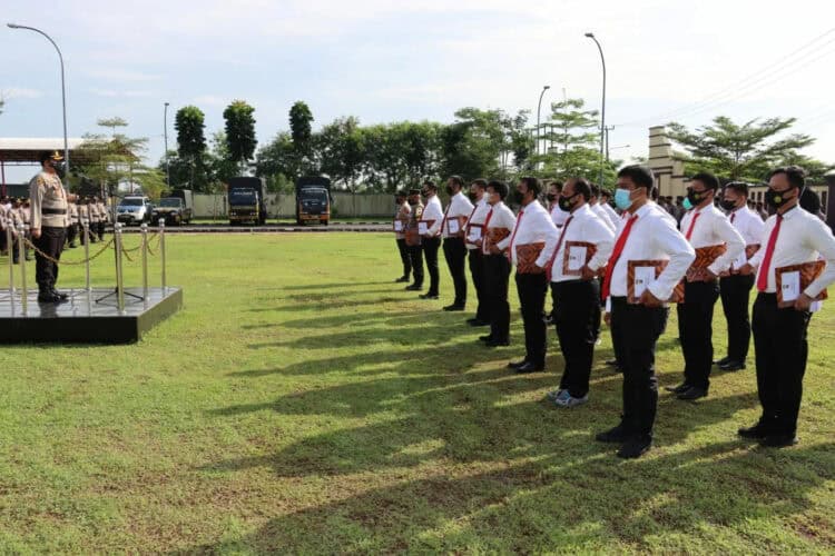 Para personel Satresnarkoba Polres Serang, diganjar penghargaan, Senin (3/10/2022). (ISTIMEWA)