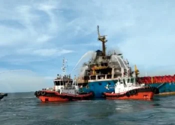 Kapal Pengangkut Ribuan Ton Pupuk Terbakar di Cilegon