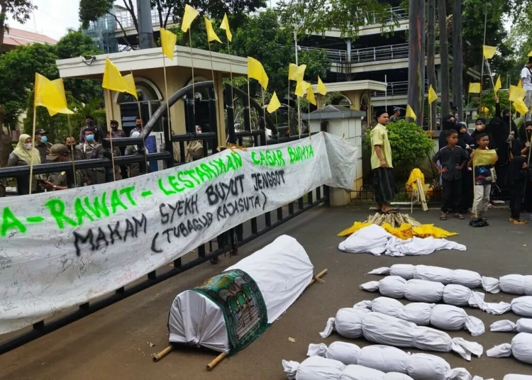 Warga Panunggangan Barat Demo, Bendera Kuning Penuhi Puspemkot