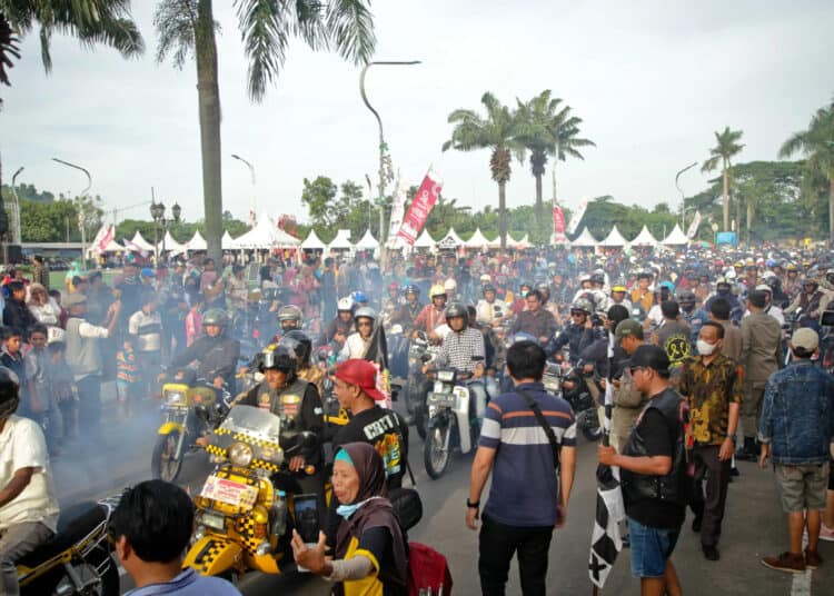 Foto Penghobi Motor Riding Sore Peringati Hari Sumpah Pemuda